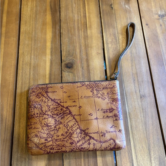 Patricia Nash Cassini Leather Zipper Wristlet